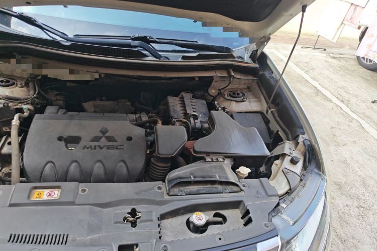 Used Mitsubishi Outlander 2019 2.0L Two-Wheel Drive Comfort Edition 5 Seats China VI Standard Engine Bay Left