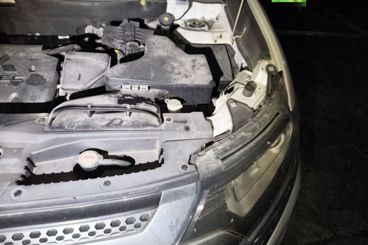Used Mitsubishi Outlander 2019 2.0L Two-Wheel Drive Comfort Edition 7-Seater China VI Standard Engine Bay Left