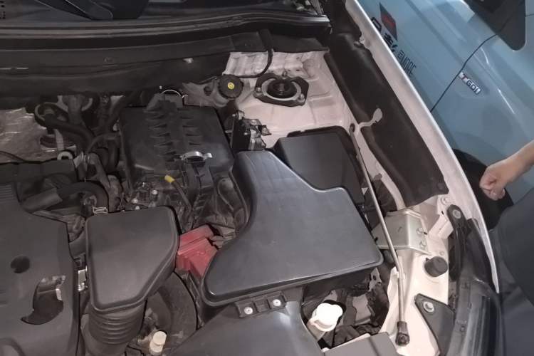 Used Mitsubishi Outlander 2019 2.4L 4x4 Zhi Xiang Edition 5 Seats China VI Standard Engine Bay Left