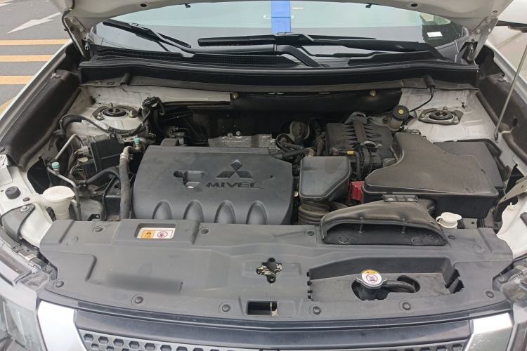 Used Mitsubishi Outlander 2019 2.4L 4x4 Zhi Xiang Edition 7 Seats China VI Standard Engine Bay