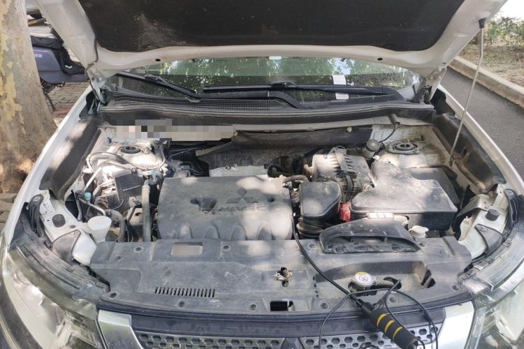Used Mitsubishi Outlander 2019 2.0L Two-Wheel Drive Comfort Edition 5 Seats China VI Standard Engine Bay