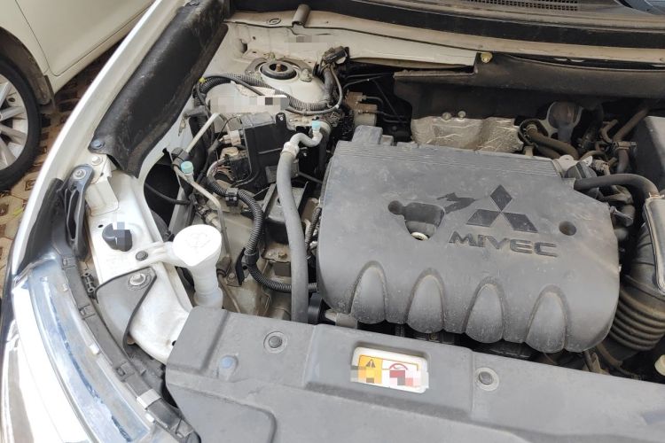 Used Mitsubishi Outlander 2019 2.0L Two-Wheel Drive Comfort Edition 5 Seats China VI Standard Engine Bay Right