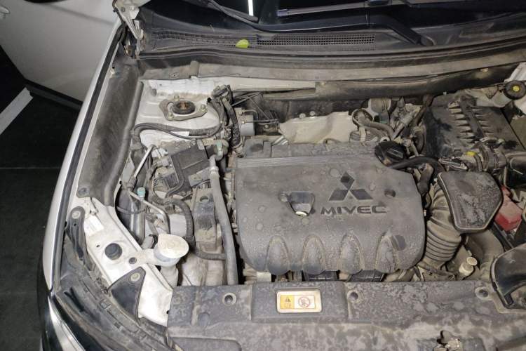 Used Mitsubishi Outlander 2019 2.0L Two-Wheel Drive Comfort Edition 5 Seats China V Standard Engine Bay Right