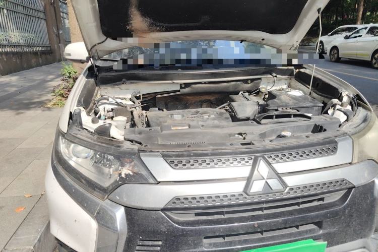 Used Mitsubishi Outlander 2019 2.0L Two-Wheel Drive Comfort Edition 5 Seats China V Standard Engine Bay Right