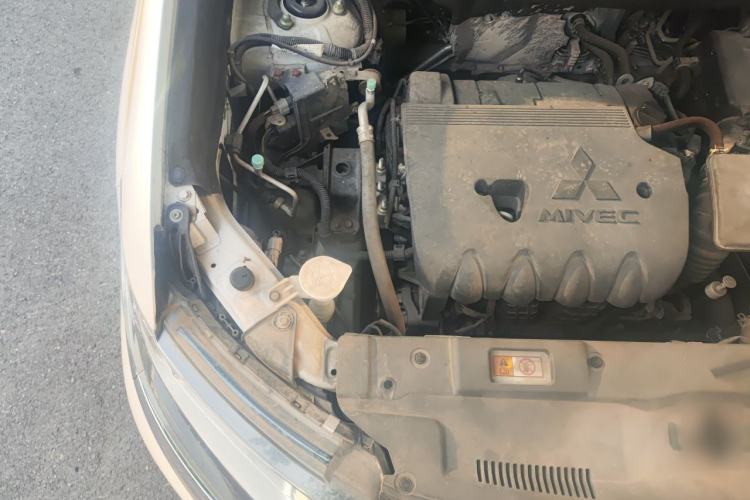 Used Mitsubishi Outlander 2019 2.0L Two-Wheel Drive Comfort Edition 5 Seats China VI Standard Engine Bay Right