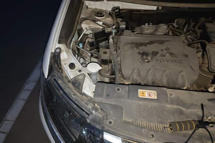 Used Mitsubishi Outlander 2019 2.4L 4x4 Zhi Xiang Edition 5 Seats China VI Standard Engine Bay Right