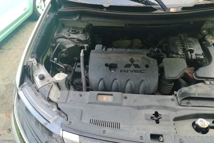 Used Mitsubishi Outlander 2019 2.4L 4x4 Zhi Xiang Edition 7 Seats China V Emission Standard Engine Bay Right