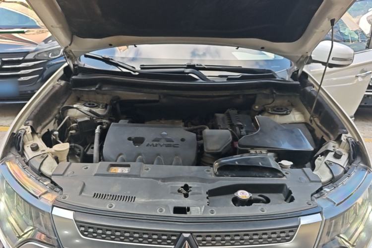 Used Mitsubishi Outlander 2019 2.4L 4x4 Zhi Xiang Edition 7 Seats China VI Standard Engine Bay