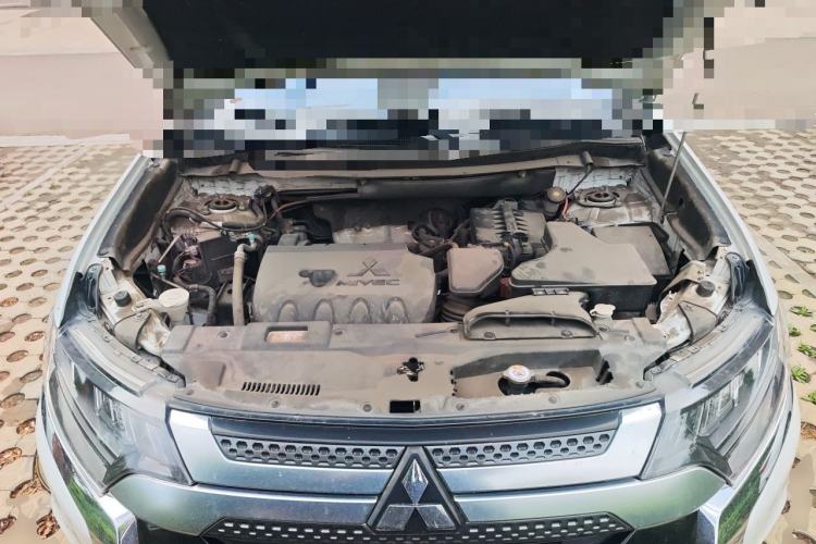 Used Mitsubishi Outlander 2019 2.4L Two-Wheel Drive ZhiXing Version 5 Seats China V Emission Standard Engine Bay