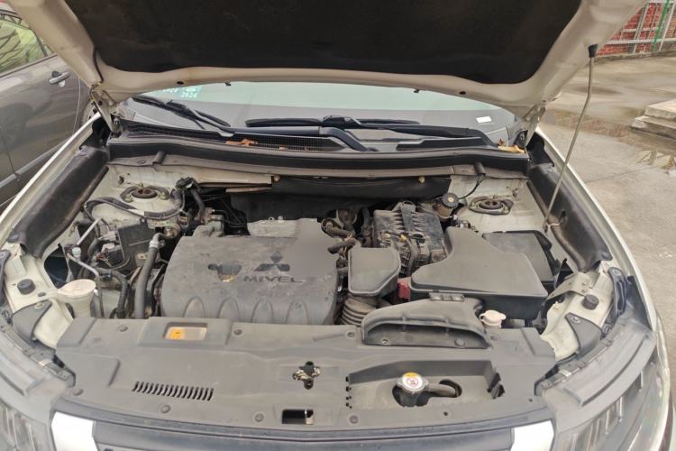 Used Mitsubishi Outlander 2019 2.4L 4x4 Zhi Xiang Edition 7 Seats China VI Standard Engine Bay