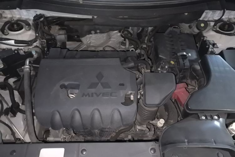 Used Mitsubishi Outlander 2019 2.4L 4x4 Zhi Xiang Edition 5 Seats China VI Standard Engine Bay