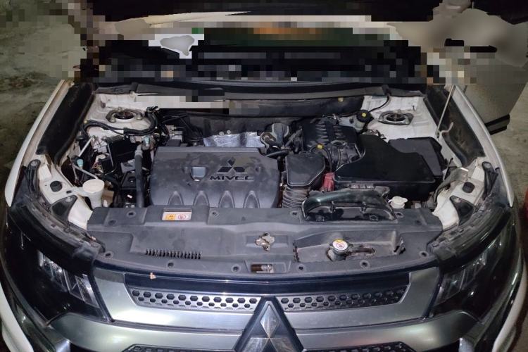 Used Mitsubishi Outlander 2019 2.4L 4x4 Zhi Xiang Edition 5 Seats China V Emission Standard Engine Bay