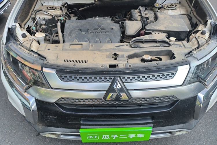 Used Mitsubishi Outlander 2019 2.4L 4x4 Zhi Xiang Edition 7 Seats China VI Standard Engine Bay