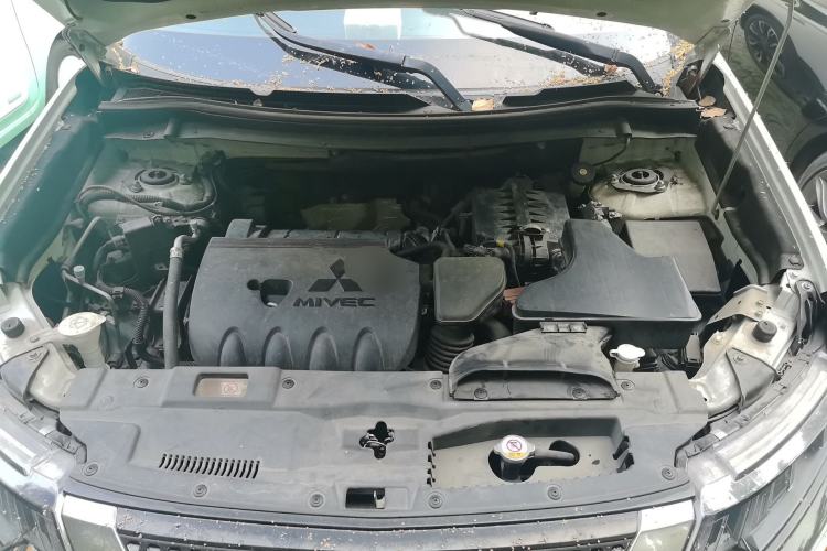 Used Mitsubishi Outlander 2019 2.4L 4x4 Zhi Xiang Edition 7 Seats China V Emission Standard Engine Bay