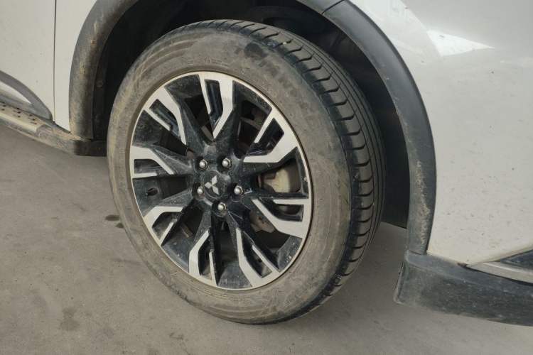 Used Mitsubishi Outlander 2019 2.0L Two-Wheel Drive Comfort Edition 5 Seats China VI Standard Exterior 1