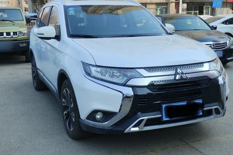 Used Mitsubishi Outlander 2019 2.0L Two-Wheel Drive Comfort Edition 5 Seats China VI Standard Exterior 1