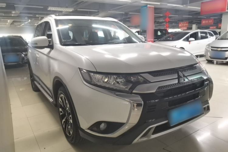 Used Mitsubishi Outlander 2019 2.0L Two-Wheel Drive Comfort Edition 5 Seats China VI Standard Exterior 1