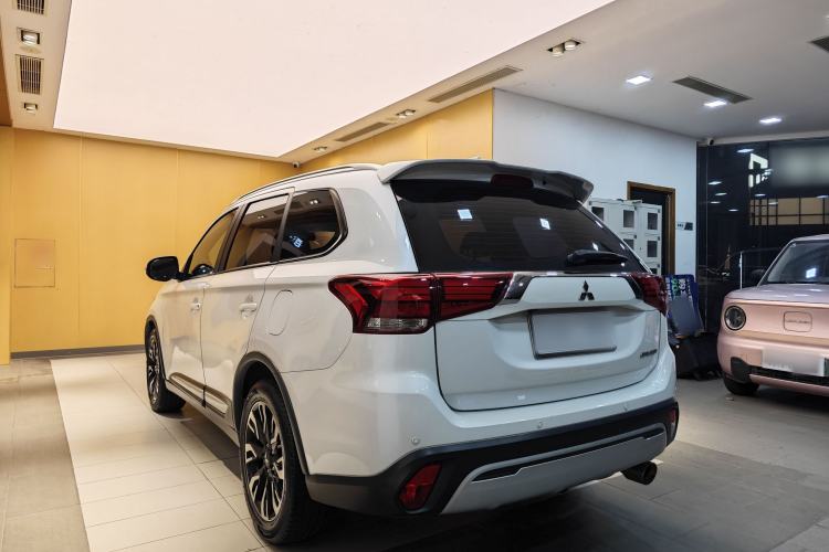 Used Mitsubishi Outlander 2019 2.0L Two-Wheel Drive Comfort Edition 5 Seats China VI Standard Exterior 1