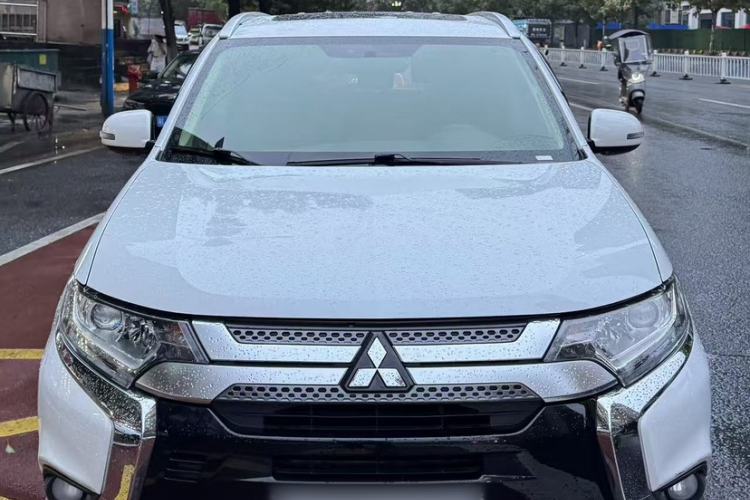 Used Mitsubishi Outlander 2019 2.0L Two-Wheel Drive Comfort Edition 5 Seats China VI Standard Exterior 1