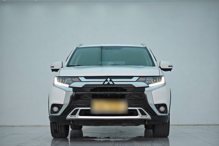 Used Mitsubishi Outlander 2019 2.4L 4x4 Zhi Xiang Edition 5 Seats China VI Standard Exterior 1