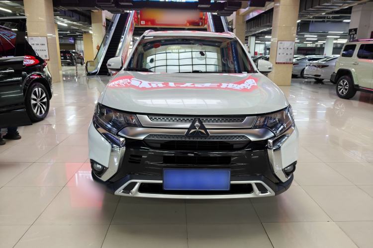 Used Mitsubishi Outlander 2019 2.4L 4x4 Zhi Xiang Edition 5 Seats China VI Standard Exterior 1