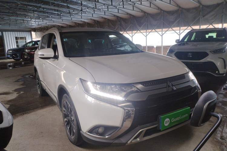 Used Mitsubishi Outlander 2019 2.0L Two-Wheel Drive Comfort Edition 5 Seats China VI Standard Exterior 1