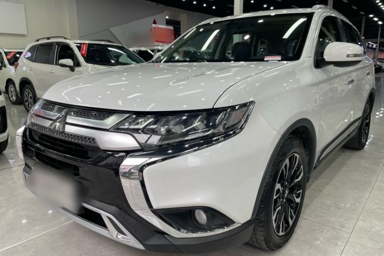 Used Mitsubishi Outlander 2019 2.4L 4x4 Zhi Xiang Edition 5 Seats China VI Standard Exterior 1