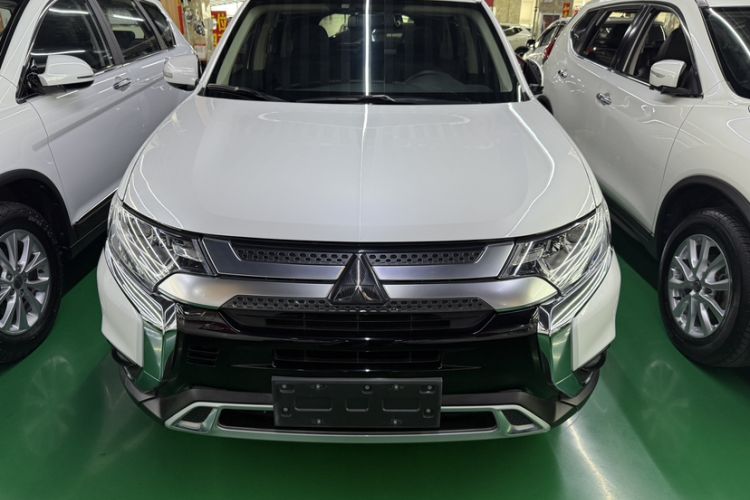 Used Mitsubishi Outlander 2019 2.0L Two-Wheel Drive Comfort Edition 5 Seats China V Standard Exterior 1