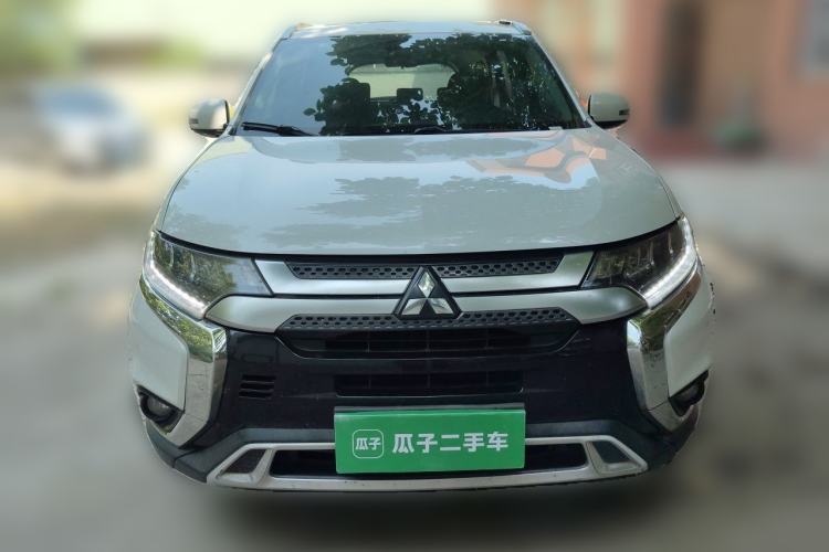 Used Mitsubishi Outlander 2019 2.4L 4x4 Zhi Xiang Edition 5 Seats China VI Standard Exterior 1