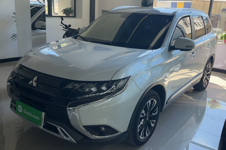 Used Mitsubishi Outlander 2019 2.4L 4x4 Zhi Xiang Edition 5 Seats China VI Standard Exterior 1