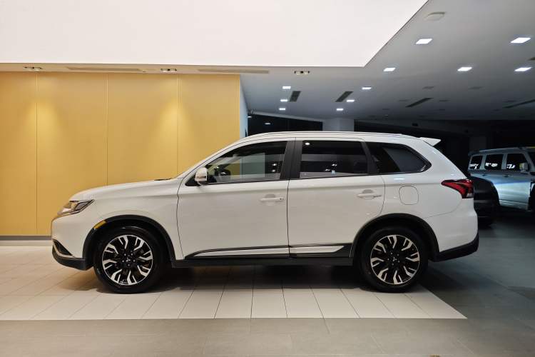 Used Mitsubishi Outlander 2019 2.0L Two-Wheel Drive Comfort Edition 5 Seats China VI Standard Exterior 11