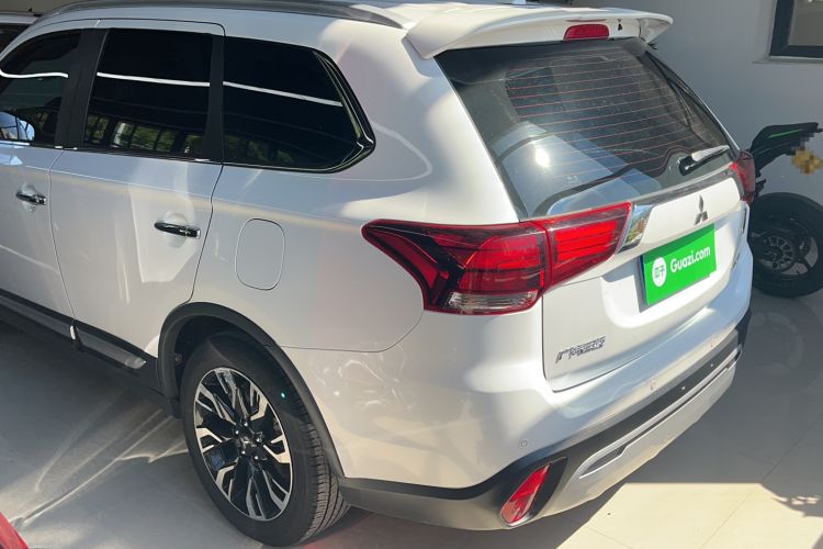 Used Mitsubishi Outlander 2019 2.4L 4x4 Zhi Xiang Edition 5 Seats China VI Standard Exterior 14