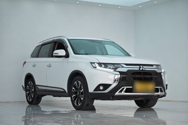 Used Mitsubishi Outlander 2019 2.4L 4x4 Zhi Xiang Edition 5 Seats China VI Standard Exterior 2