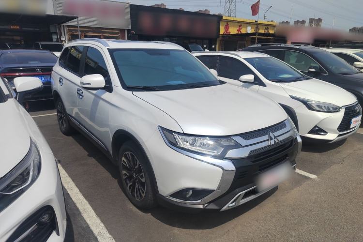 Used Mitsubishi Outlander 2019 2.0L Two-Wheel Drive Comfort Edition 7-Seater China VI Standard Exterior 2