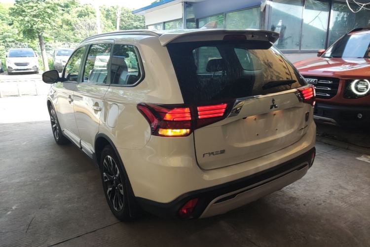 Used Mitsubishi Outlander 2019 2.0L Two-Wheel Drive Comfort Edition 5 Seats China V Standard Exterior 2
