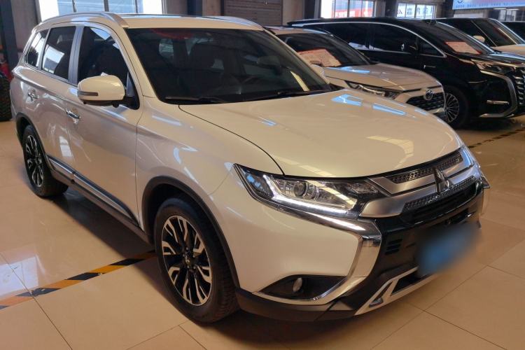 Used Mitsubishi Outlander 2019 2.0L Two-Wheel Drive Comfort Edition 7-Seater China VI Standard Exterior 2