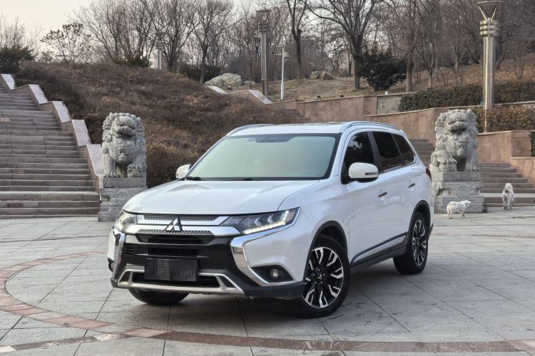 Used Mitsubishi Outlander 2019 2.4L 4x4 Zhi Xiang Edition 5 Seats China VI Standard Exterior 2