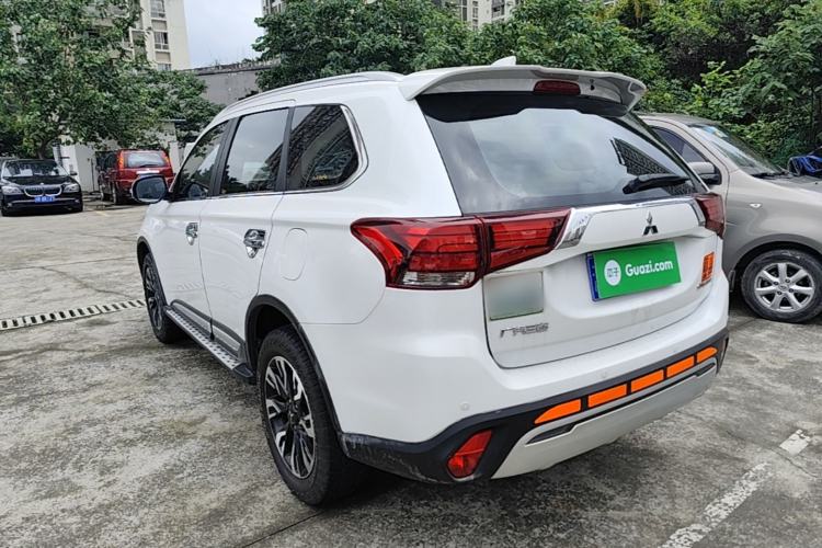 Used Mitsubishi Outlander 2019 2.4L 4x4 Zhi Xiang Edition 7 Seats China VI Standard Exterior 2