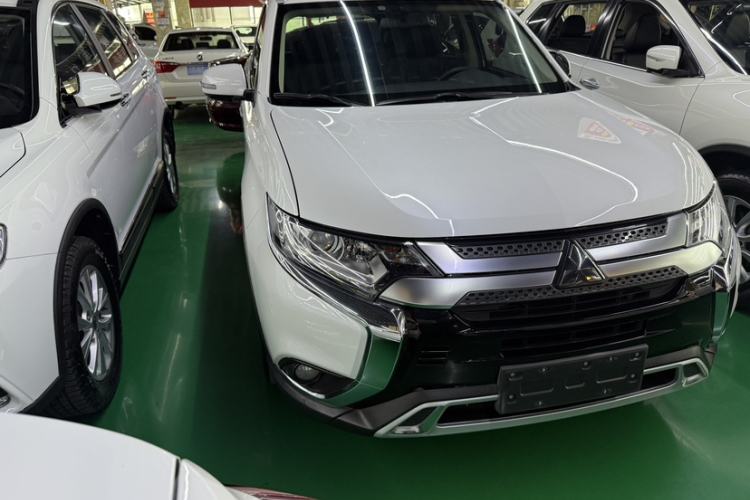 Used Mitsubishi Outlander 2019 2.0L Two-Wheel Drive Comfort Edition 5 Seats China V Standard Exterior 2