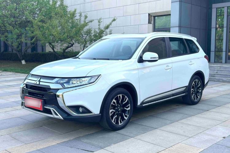 Used Mitsubishi Outlander 2019 2.0L Two-Wheel Drive Comfort Edition 7 Seats China V Emission Standard Exterior 2