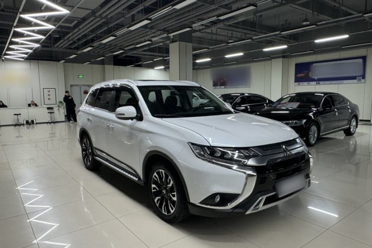 Used Mitsubishi Outlander 2019 2.4L 4x4 Zhi Xiang Edition 5 Seats China VI Standard Exterior 2