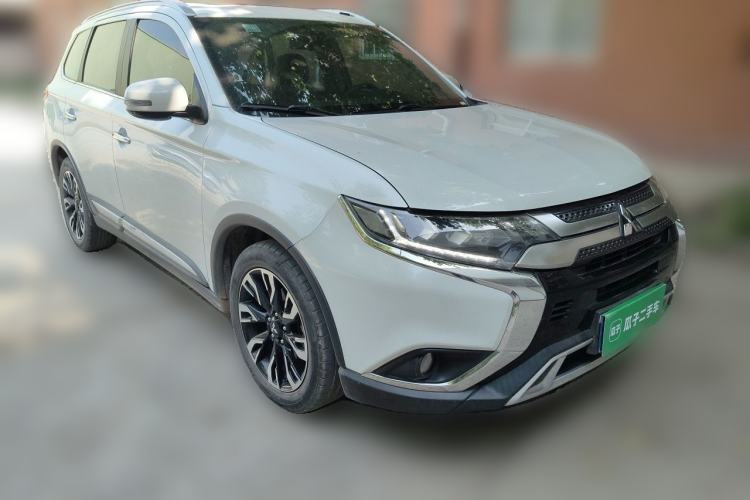 Used Mitsubishi Outlander 2019 2.4L 4x4 Zhi Xiang Edition 5 Seats China VI Standard Exterior 2