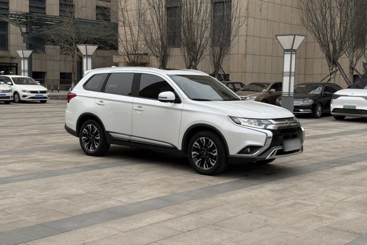 Used Mitsubishi Outlander 2019 2.0L Two-Wheel Drive Comfort Edition 5 Seats China VI Standard Exterior 2