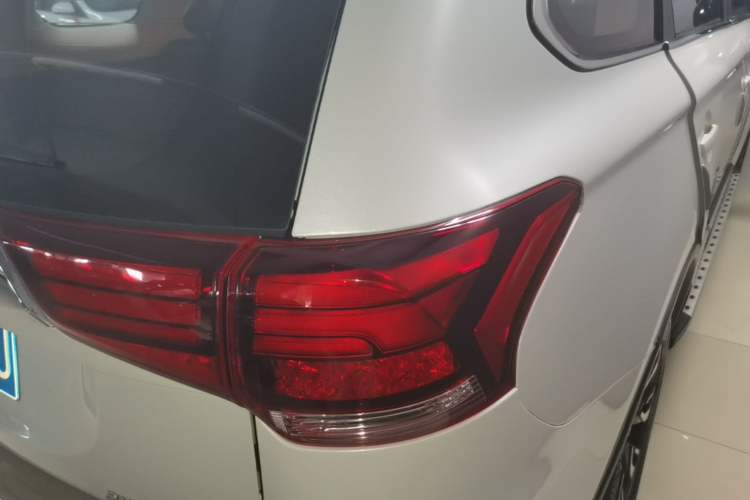 Used Mitsubishi Outlander 2019 2.0L Two-Wheel Drive Comfort Edition 5 Seats China VI Standard Exterior 3
