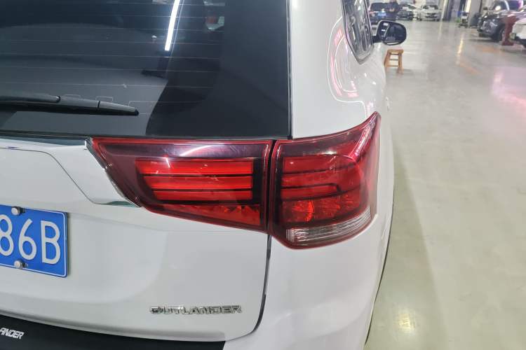Used Mitsubishi Outlander 2019 2.0L Two-Wheel Drive Comfort Edition 5 Seats China VI Standard Exterior 3