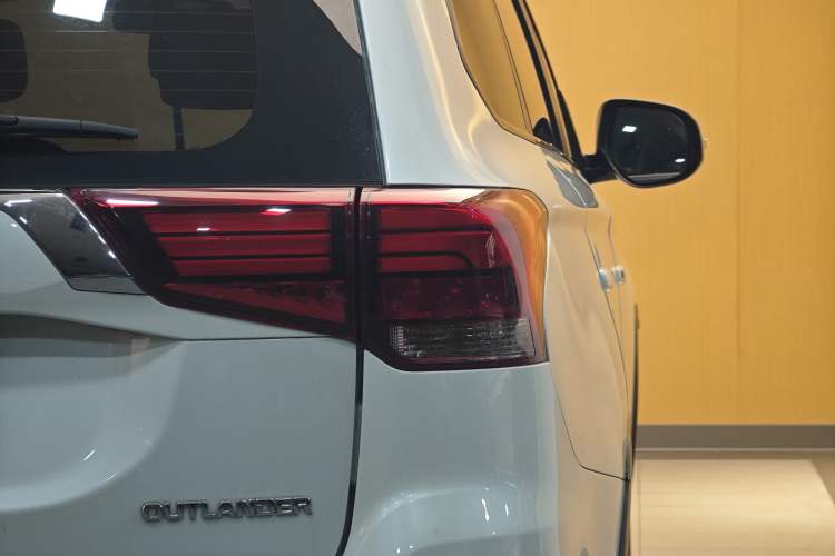 Used Mitsubishi Outlander 2019 2.0L Two-Wheel Drive Comfort Edition 5 Seats China VI Standard Exterior 3