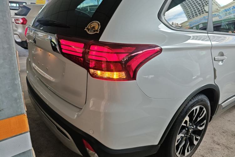 Used Mitsubishi Outlander 2019 2.0L Two-Wheel Drive Comfort Edition 5 Seats China V Standard Exterior 3