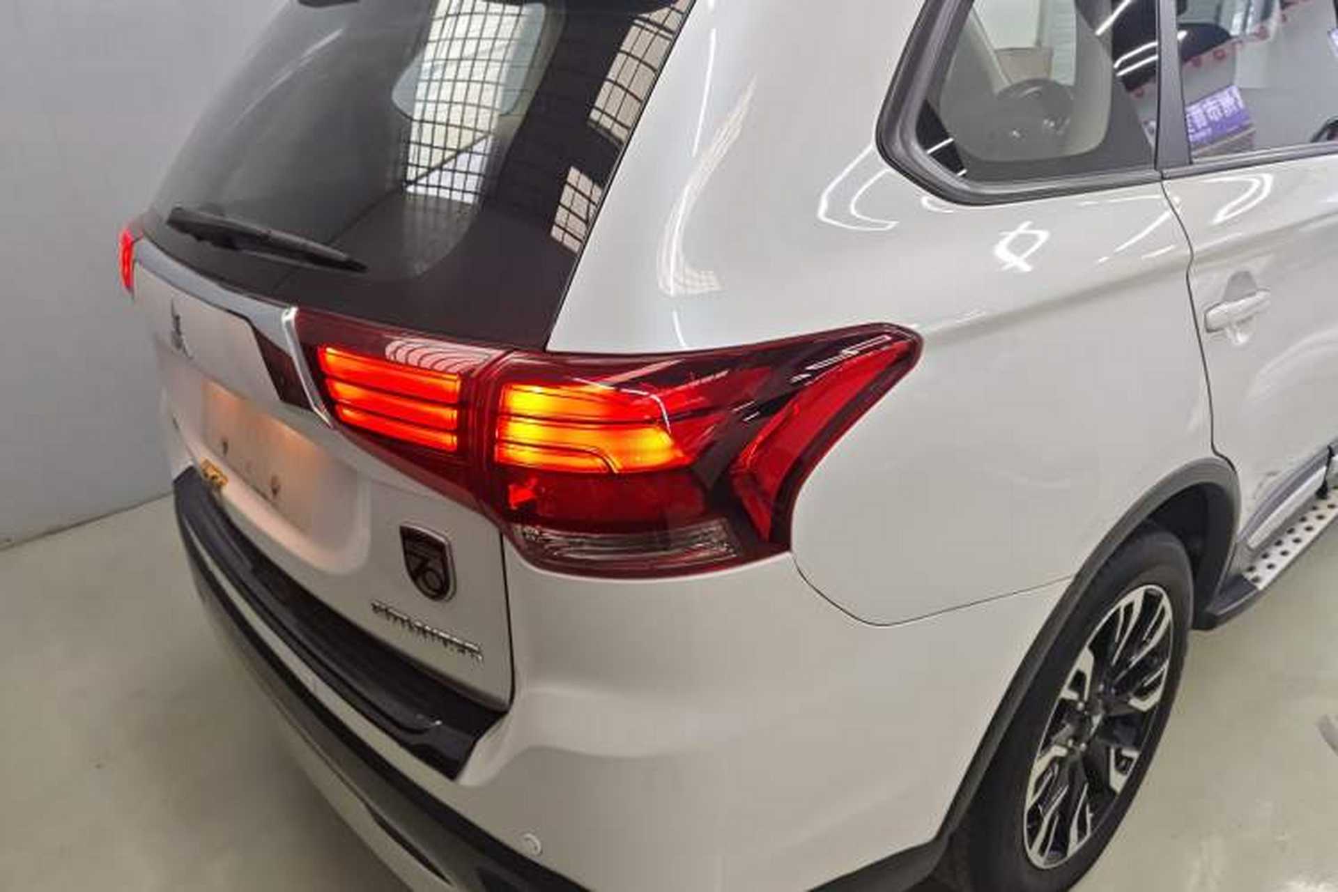 Used Mitsubishi Outlander 2019 2.0L Two-Wheel Drive Comfort Edition 7-Seater China VI Standard Exterior 3