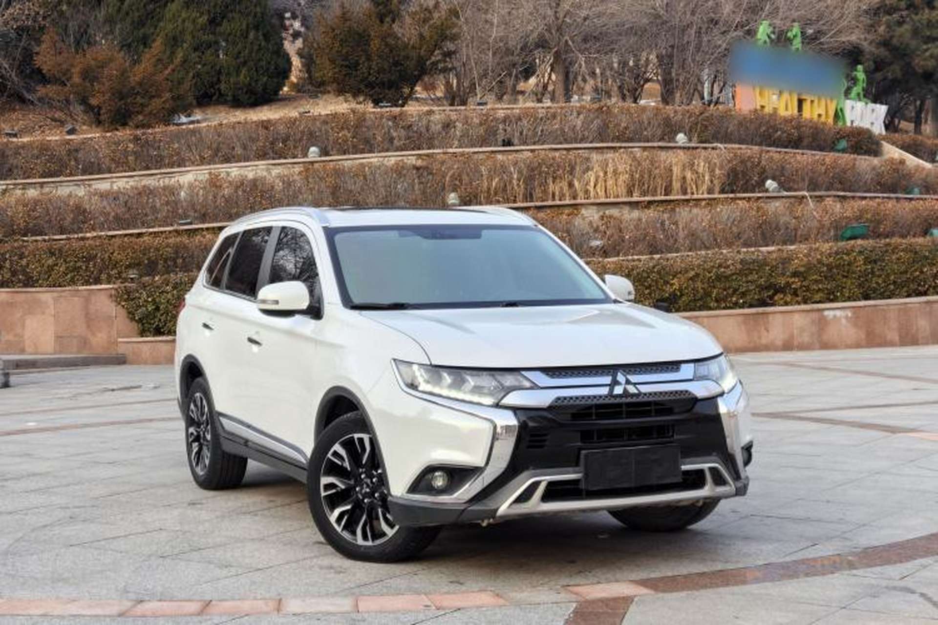 Used Mitsubishi Outlander 2019 2.4L 4x4 Zhi Xiang Edition 5 Seats China VI Standard Exterior 3