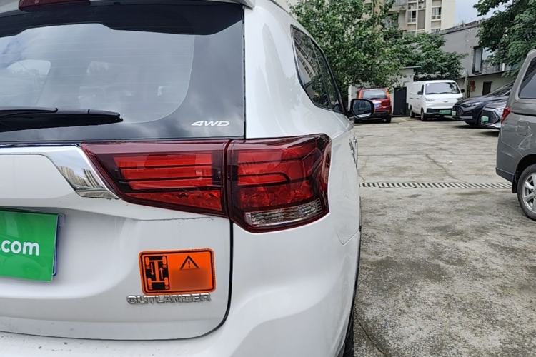 Used Mitsubishi Outlander 2019 2.4L 4x4 Zhi Xiang Edition 7 Seats China VI Standard Exterior 3